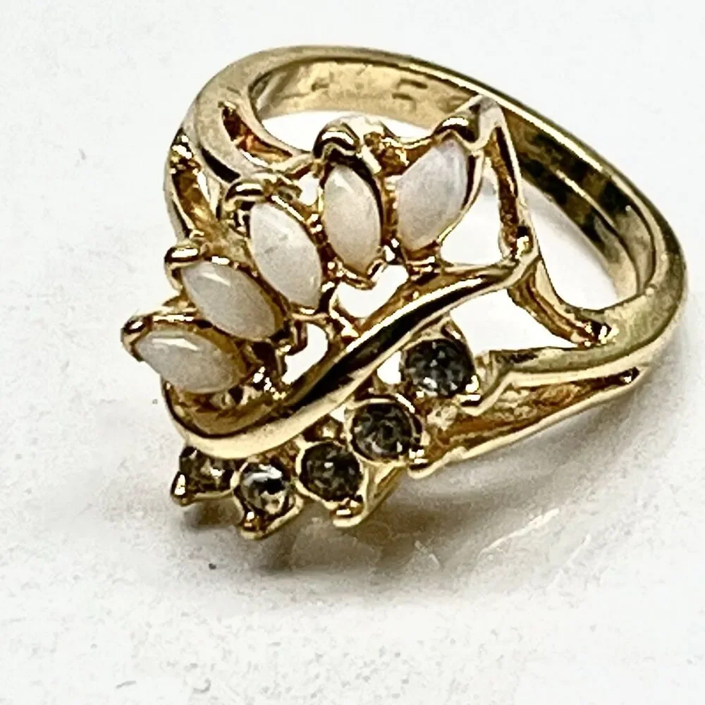 Uncas Cocktail Ring~ Faux Opal ~Rhinestone ~Gold Tone ~ Size 4.5 ~Vintage New